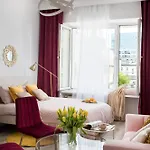 Pink Elephant 2x1br In Historic Tenement House 1 Km From *