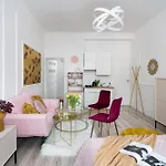 Pink Elephant 2x1br In Historic Tenement House 1 Km From