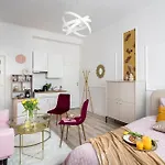 Appartement Pink Elephant 2x1br In Historic Tenement House 1 Km From