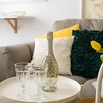 Pink Elephant 2x1br In Historic Tenement House 1 Km From *