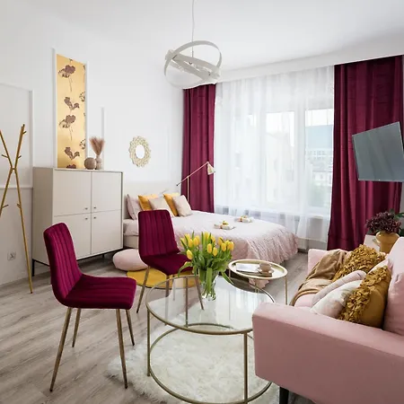 아파트 Pink Elephant 2x1br In Historic Tenement House 1 Km From