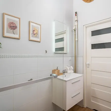아파트 Pink Elephant 2x1br In Historic Tenement House 1 Km From