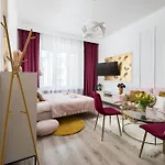 Apartment Pink Elephant 2x1br In Historic Tenement House 1 Km From