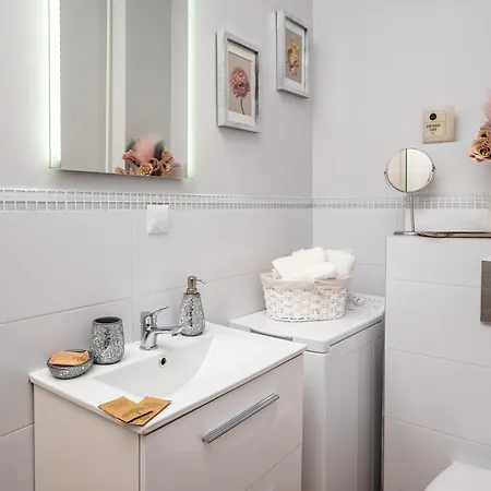 Pink Elephant 2x1br In Historic Tenement House 1 Km From * Βαρσοβία