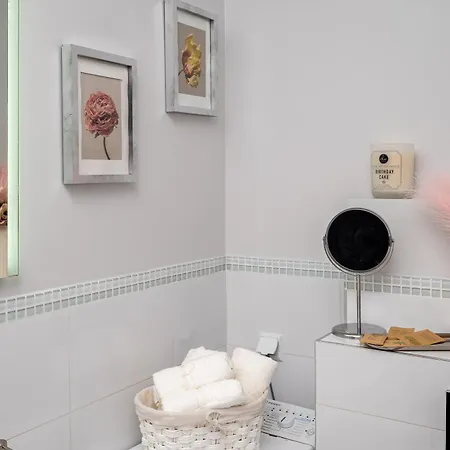 Διαμέρισμα Pink Elephant 2x1br In Historic Tenement House 1 Km From Βαρσοβία