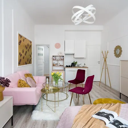 Pink Elephant 2x1br In Historic Tenement House 1 Km From