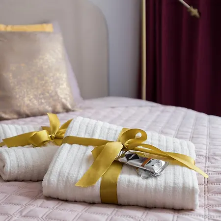 Pink Elephant 2x1br In Historic Tenement House 1 Km From