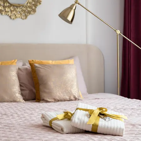 Pink Elephant 2x1br In Historic Tenement House 1 Km From Apartmán