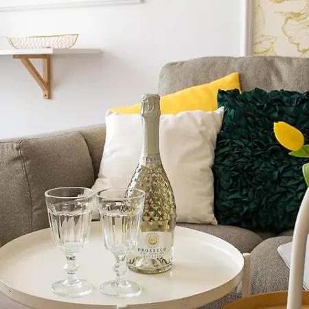 Pink Elephant 2x1br In Historic Tenement House 1 Km From *