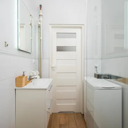 Pink Elephant 2x1br In Historic Tenement House 1 Km From 公寓 *