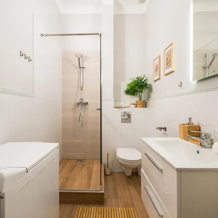 Διαμέρισμα Pink Elephant 2x1br In Historic Tenement House 1 Km From Βαρσοβία