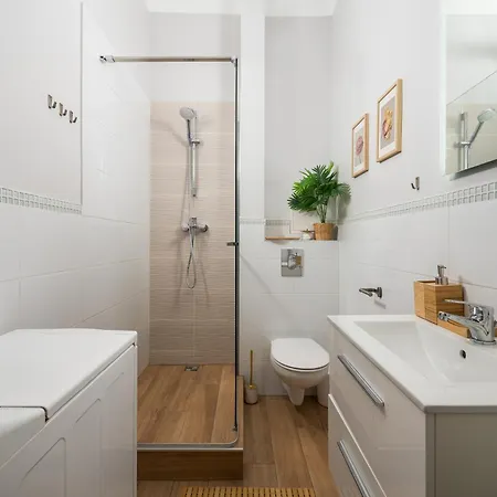 Pink Elephant 2x1br In Historic Tenement House 1 Km From
