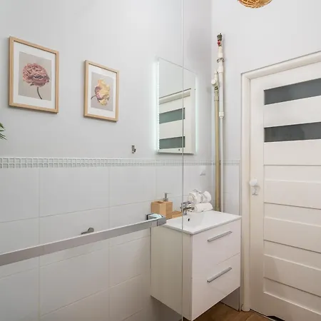 Lejlighed Pink Elephant 2x1br In Historic Tenement House 1 Km From