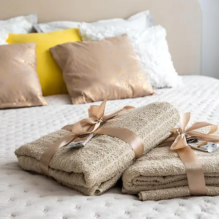 Apartmán Pink Elephant 2x1br In Historic Tenement House 1 Km From *