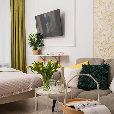 Pink Elephant 2x1br In Historic Tenement House 1 Km From Warsaw