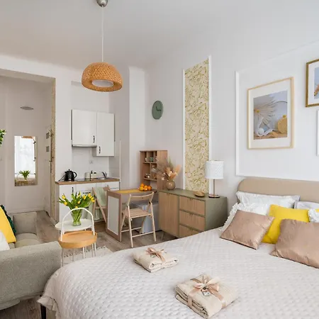 Pink Elephant 2x1br In Historic Tenement House 1 Km From