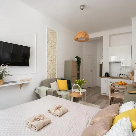 Pink Elephant 2x1br In Historic Tenement House 1 Km From *